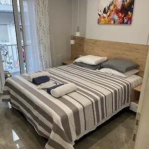 https://km51-luxury-apartments.hotels-of-thessaloniki.com